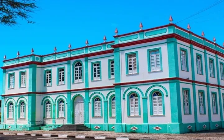 Prefeitura de Canavieiras abre seleção com 464 vagas e salários de até R$ 2,5 mil