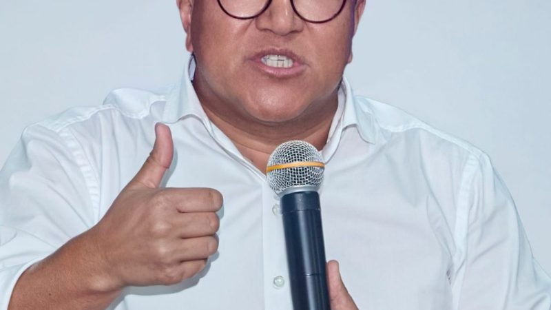 Prefeito Augusto Castro determina reajuste de 5,4% aos professores seguindo o Piso Nacional do Magistério