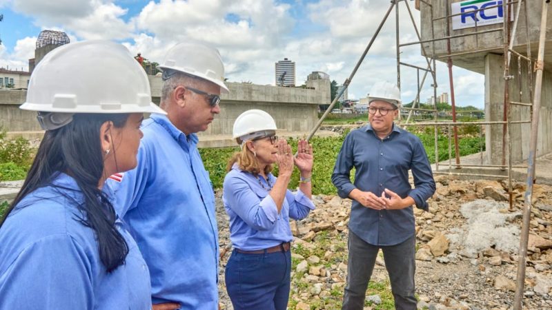 Prefeito Augusto Castro acompanha evolução das obras de construção da nova ponte sobre o Rio Cachoeira