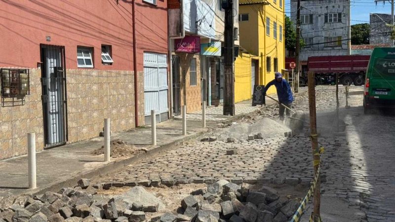 Prefeitura de Ilhéus realiza manutenção de pavimento no bairro São Francisco