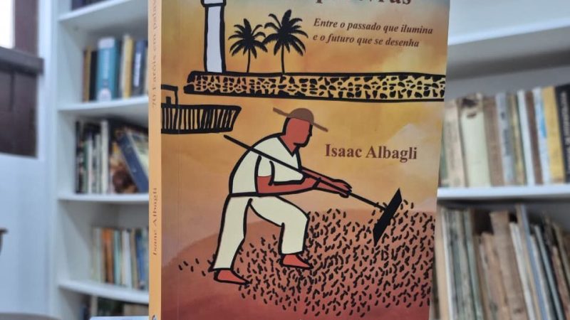 Isaac lança “70 faróis em palavras”, obra que reúne artigos publicados nos principais veículos de comunicação da Bahia