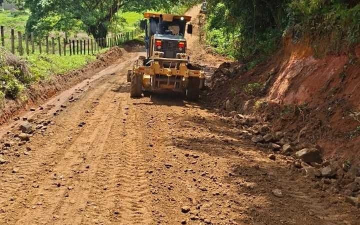 Prefeitura de Ilhéus conclui recuperação da estrada de Castelo Novo