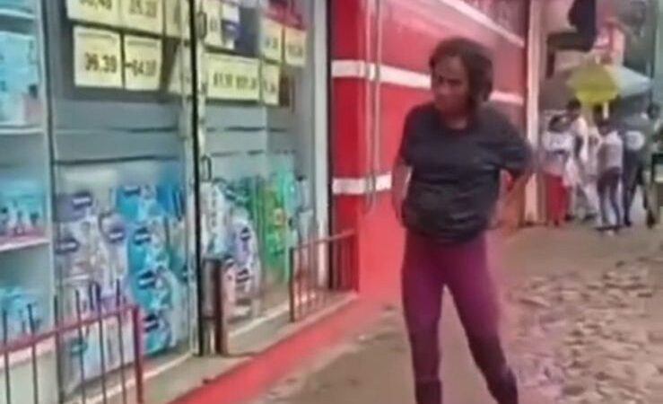 Mulher é agredida no centro após recusar dar dinheiro