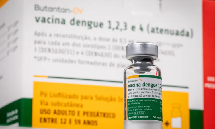 Bahia inicia distribuição da vacina 100% nacional contra a dengue para os 417 municípios