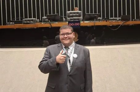 Bahia pode fazer história com eleição de 1º deputado federal autista
