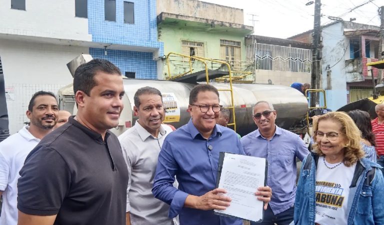 Prefeito Augusto Castro assina Ordem de Serviço e autoriza início das obras e serviços do Programa Pavimenta Itabuna pelo Fonseca