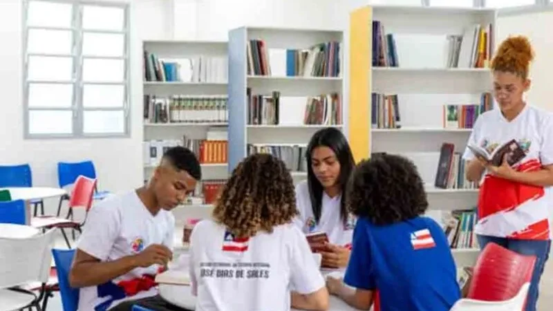 Bahia abre 46 mil vagas para monitores do programa Mais Estudo na rede estadual