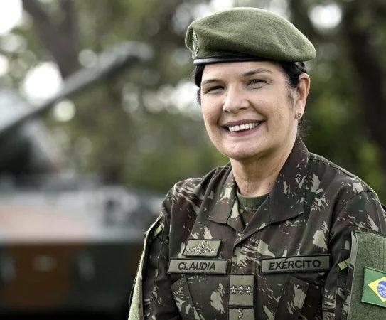 Exército Brasileiro promove primeira mulher ao posto de general