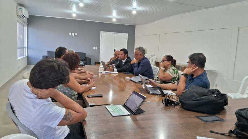 Prefeitura de Ilhéus mantém diálogo com professores e discute pautas salariais em reunião