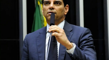 Cláudio Cajado recua de apoio à PEC da escala 6×1 e atribui proposta ao PT