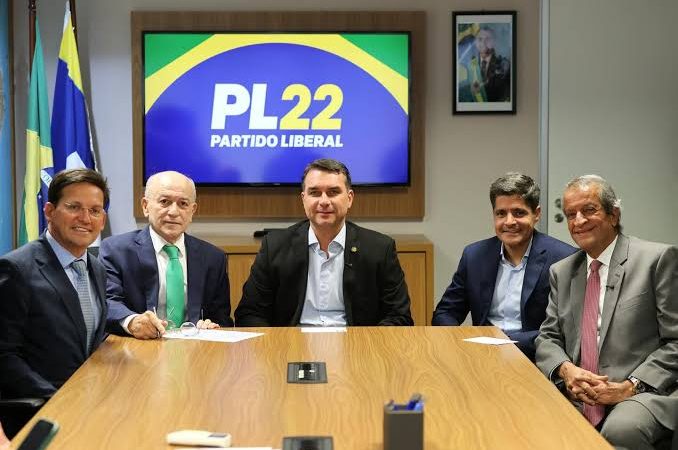 Flávio Bolsonaro prepara agendas na Bahia em meio a crise política e alta rejeição