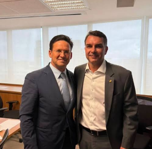 João Roma minimiza oscilação de Flávio Bolsonaro e fala em “estabilidade” no cenário eleitoral