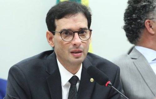 Relator propõe jornada de 40 horas semanais e transição de 14 meses para fim da escala 6×1