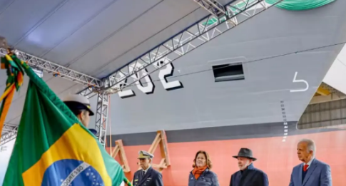 Lula critica cenário global e diz que mundo está cheio de “nego maluco” durante evento em SC