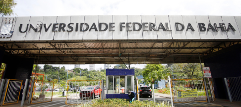 UFBA abre concurso com 37 vagas para professor e salários de até R$ 13,7 mil