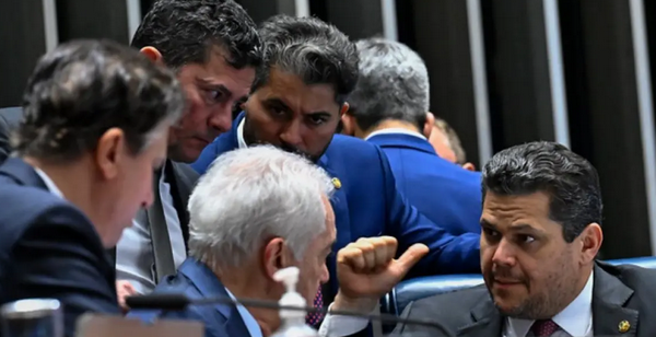 Alcolumbre evita acelerar PEC dos agentes de saúde e ignora apelos por votação urgente