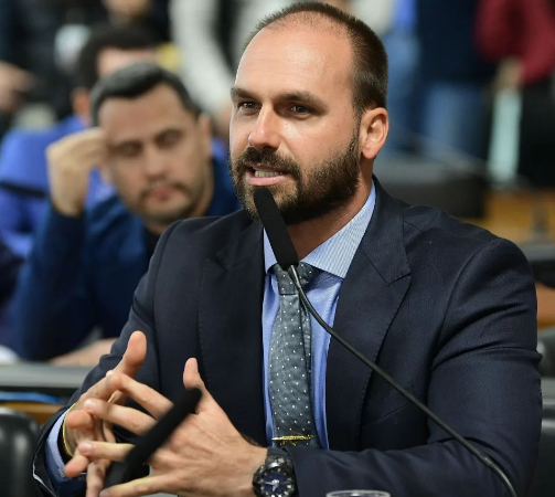 Eduardo Bolsonaro diz que Flávio corre risco de atentado durante campanha presidencial