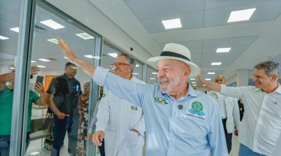 Pesquisa aponta Lula como principal responsável pelo fim da escala 6×1 para parcela dos brasileiros