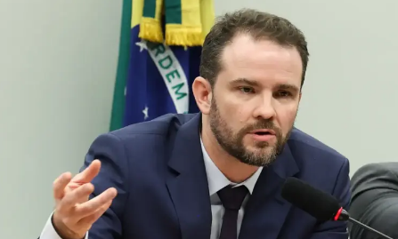 Lula pede avaliação de impactos de medidas dos EUA sobre empresas e bancos brasileiros