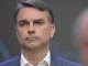 Carro de Flávio Bolsonaro passa por perícia após...
