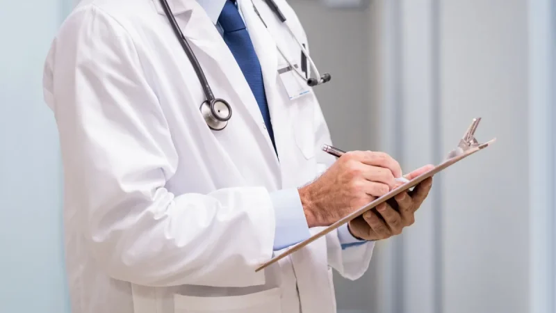Comissão do Congresso aprova obrigatoriedade do Enamed para exercer medicina no Brasil